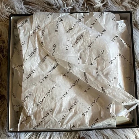 Kendall & Kylie Platforms - Picture 6 of 12